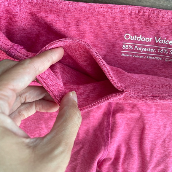 Outdoor Voices 3/4 warm up leggings in flamingo pink. Size small - Picture 6 of 13